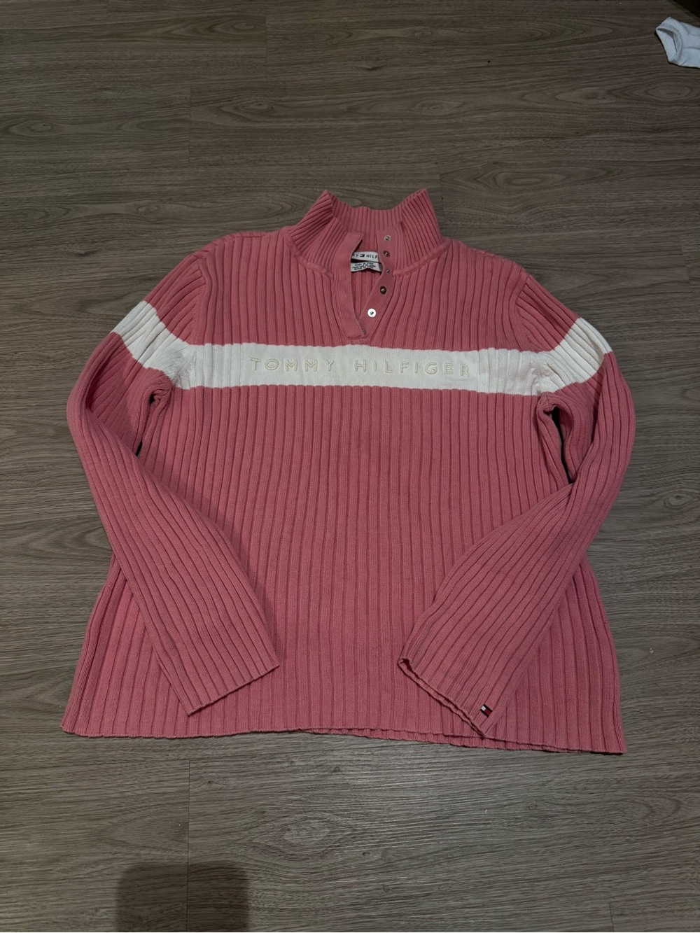 Vintage Tommy Hilfiger Women's Pink Ribbed Polo Sweater with White Stripe